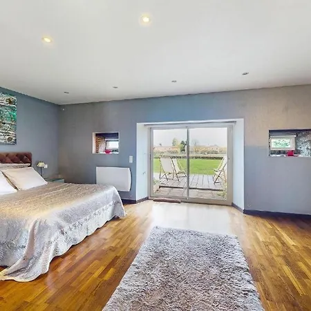 Farm stay La Ferme Les Cousteres -chambre Double Privee, Pieces De Vie Partagees -